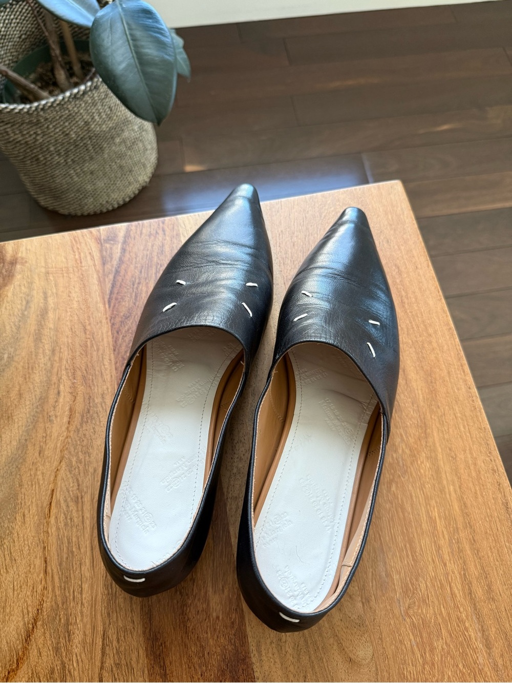 Maison Margiela black leather pointed-toe loafers/flats in EU size 38